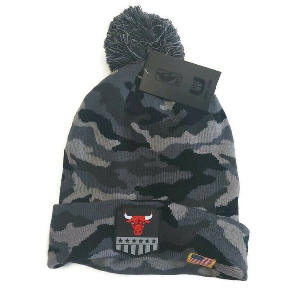 Ultra Game NBA Chicago Bulls Pom Beanie Winter Hat Cap Gray Camo Adult One Size - Picture 1 of 3